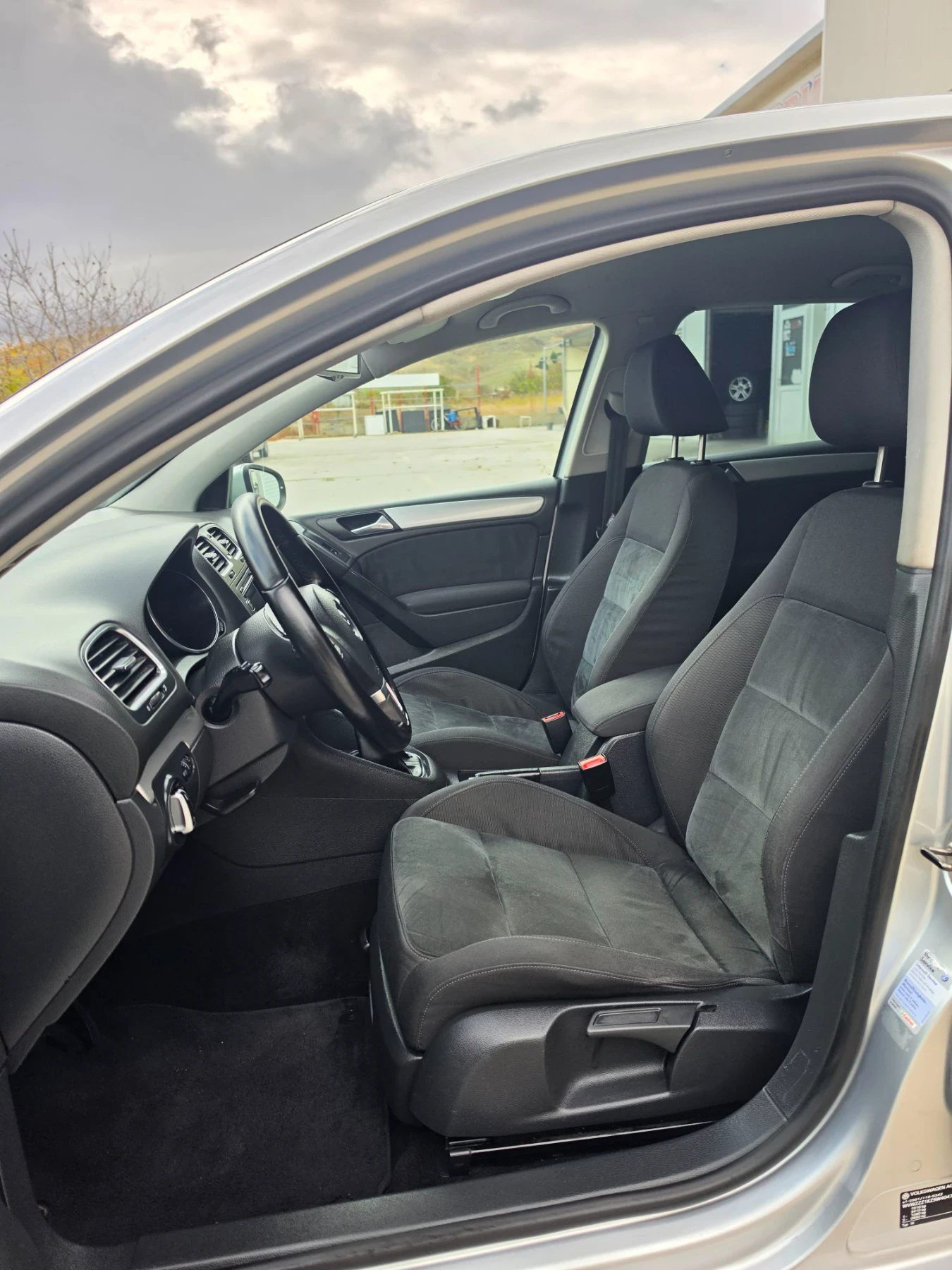 VW Golf 2.0tdi 140 коня Highline, снимка 9 - Автомобили и джипове - 56713060