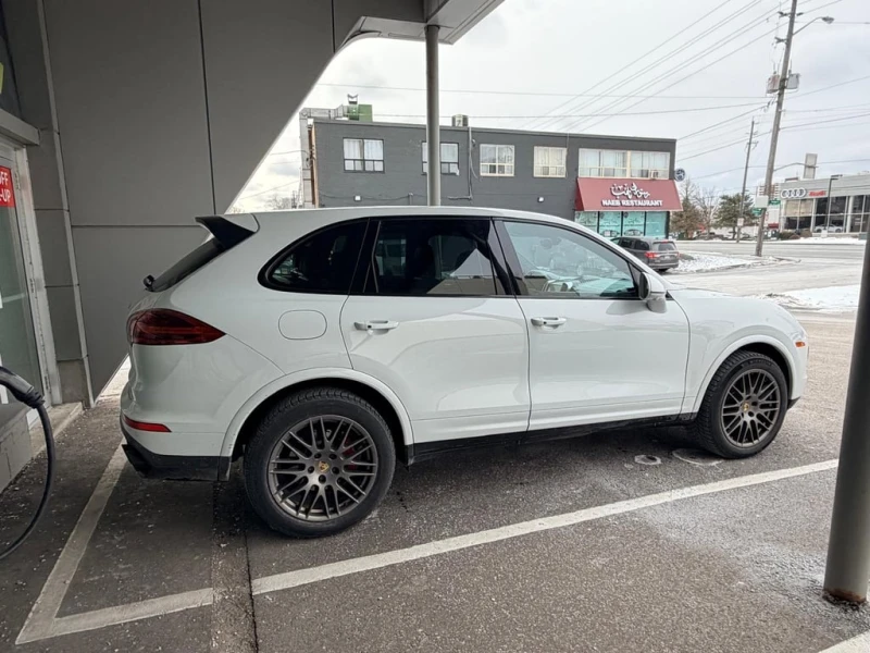 Porsche Cayenne 2017 AWD 4dr * CARFAX * БЕЗ ПЪРВОНАЧАЛНА ВНОСКА, снимка 4 - Автомобили и джипове - 52729605
