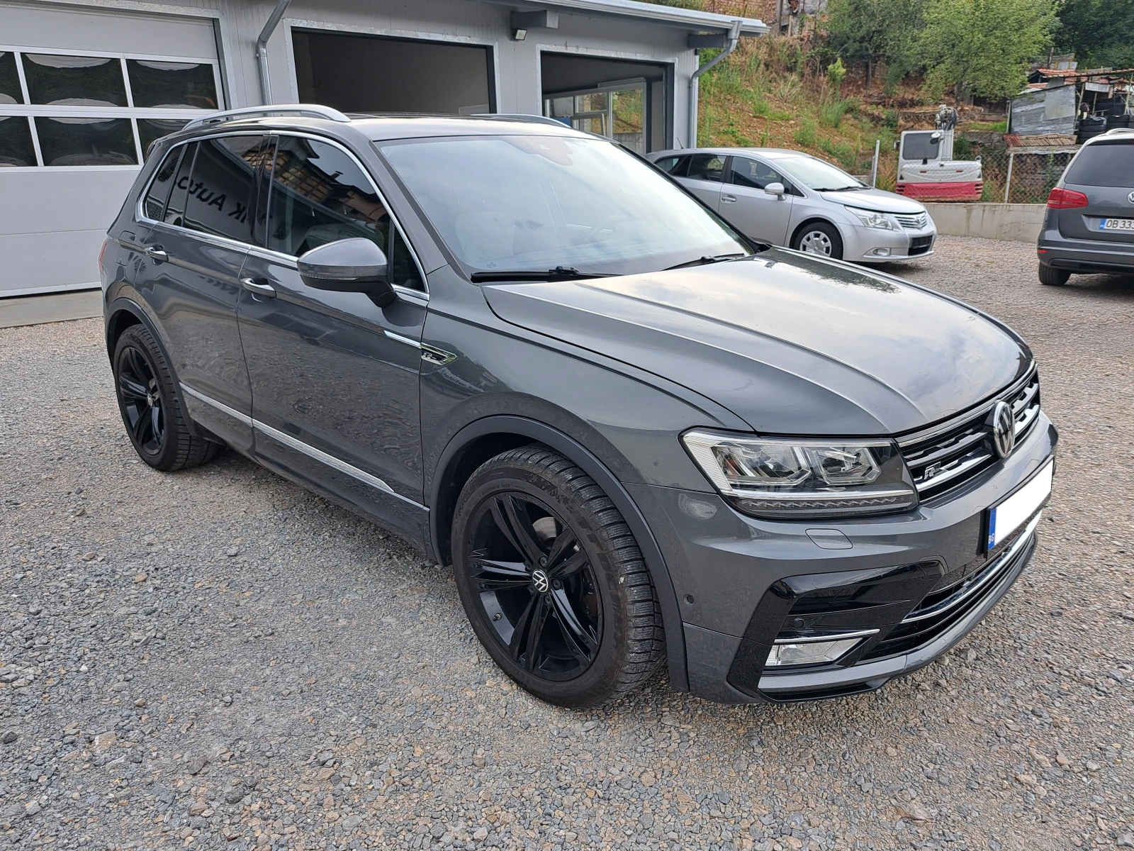 VW Tiguan 2.0TDI* R-LINE* DSG* HEADUP* КАМЕРА360* 4MOTION - изображение 4