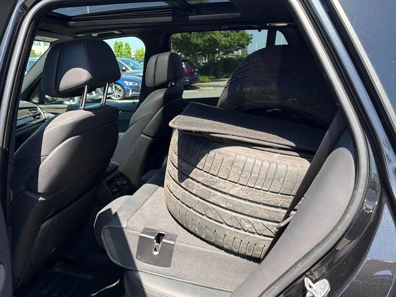 BMW X5 xDrive35d/ПАНОРАМА/ПОДГРЕВИ/ВТОРИ ГУМИ И ДЖАНТИ, снимка 12 - Автомобили и джипове - 54718913