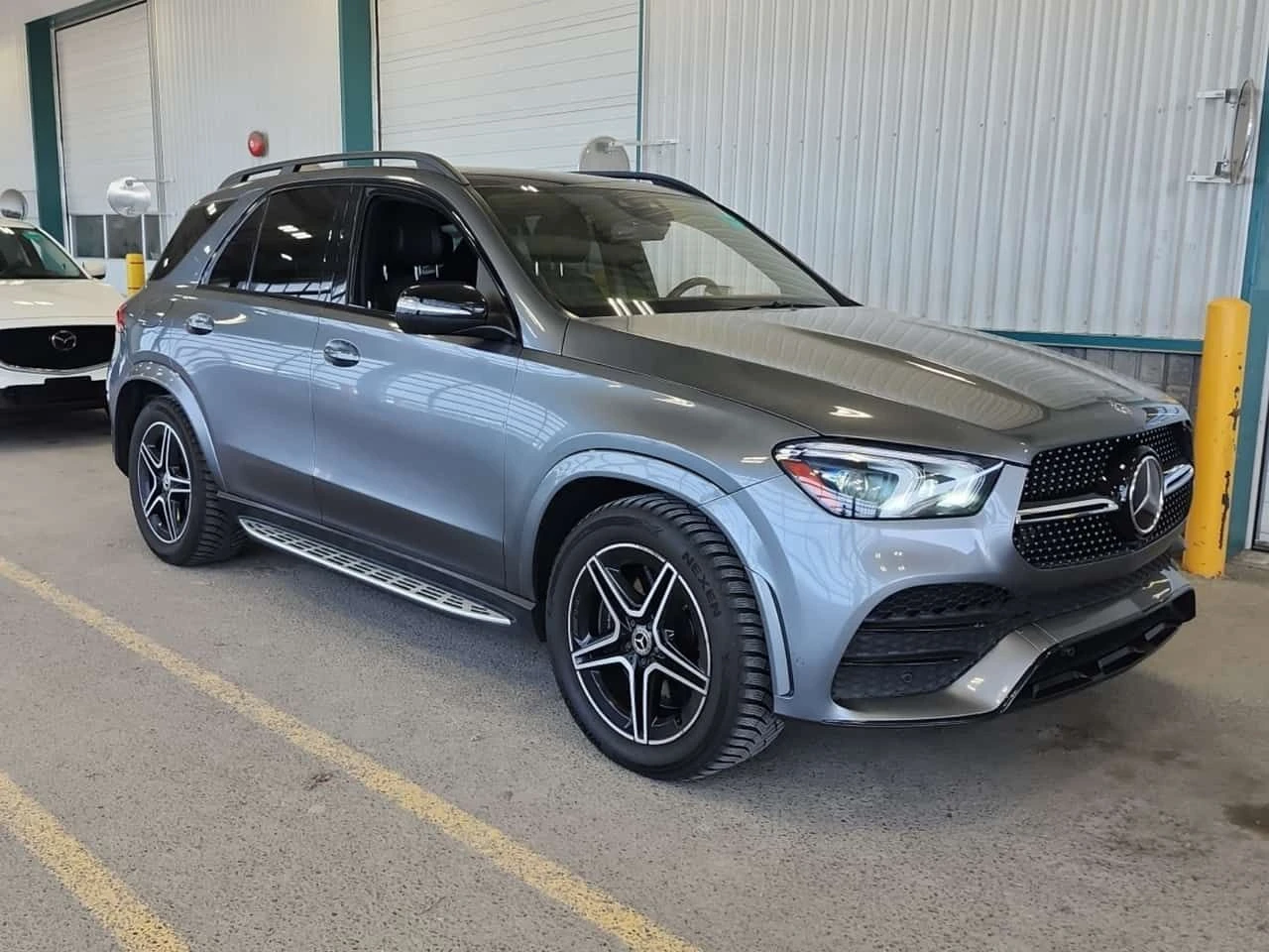 Mercedes-Benz GLE 450 АМГ ПАКЕТ/2 КЛЮЧА/ПАНО/HUD/CARFAX/ФИНАНСИРАНЕ, снимка 2 - Автомобили и джипове - 54756406