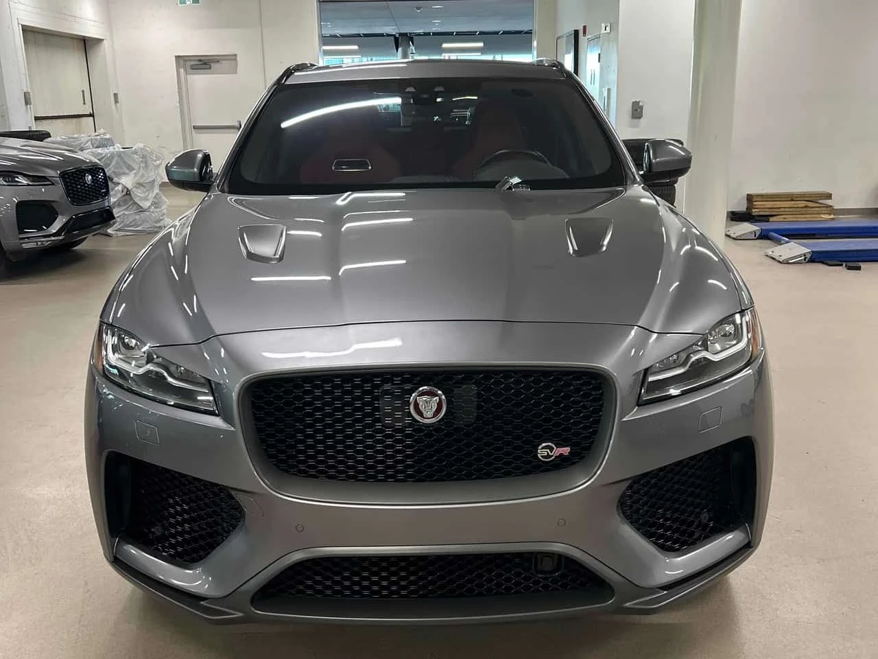 Jaguar F-PACE SVR/CARFAX/ФИНАНСИРАНЕ, снимка 1 - Автомобили и джипове - 54769893