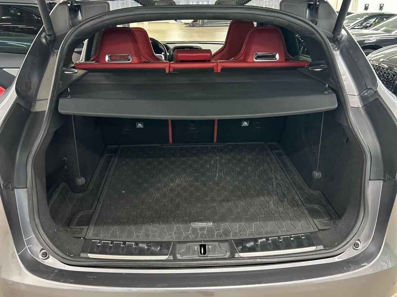 Jaguar F-PACE SVR/CARFAX/ФИНАНСИРАНЕ, снимка 9 - Автомобили и джипове - 54769893