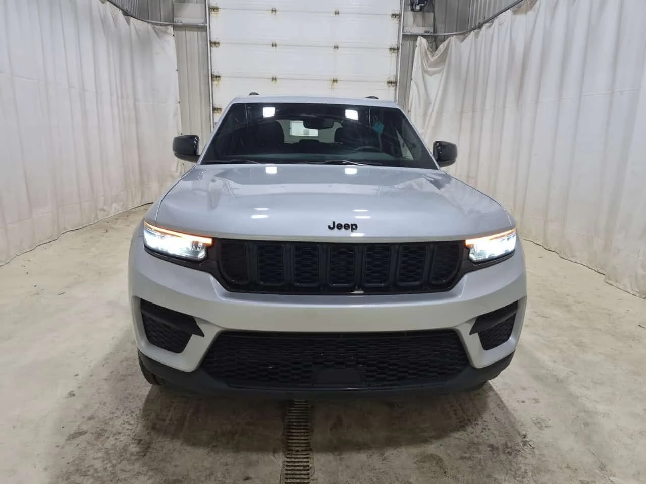 Jeep Grand cherokee ALTITUDE | ПОДГРЕВИ| ПАНОРАМА| CARFAX| , снимка 17 - Автомобили и джипове - 55623973