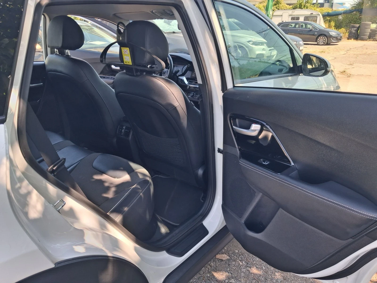 Kia Niro DYNAMICLINE, FACELIFT, 64KWH, SOH100%, термопомпа., снимка 15 - Автомобили и джипове - 55692412