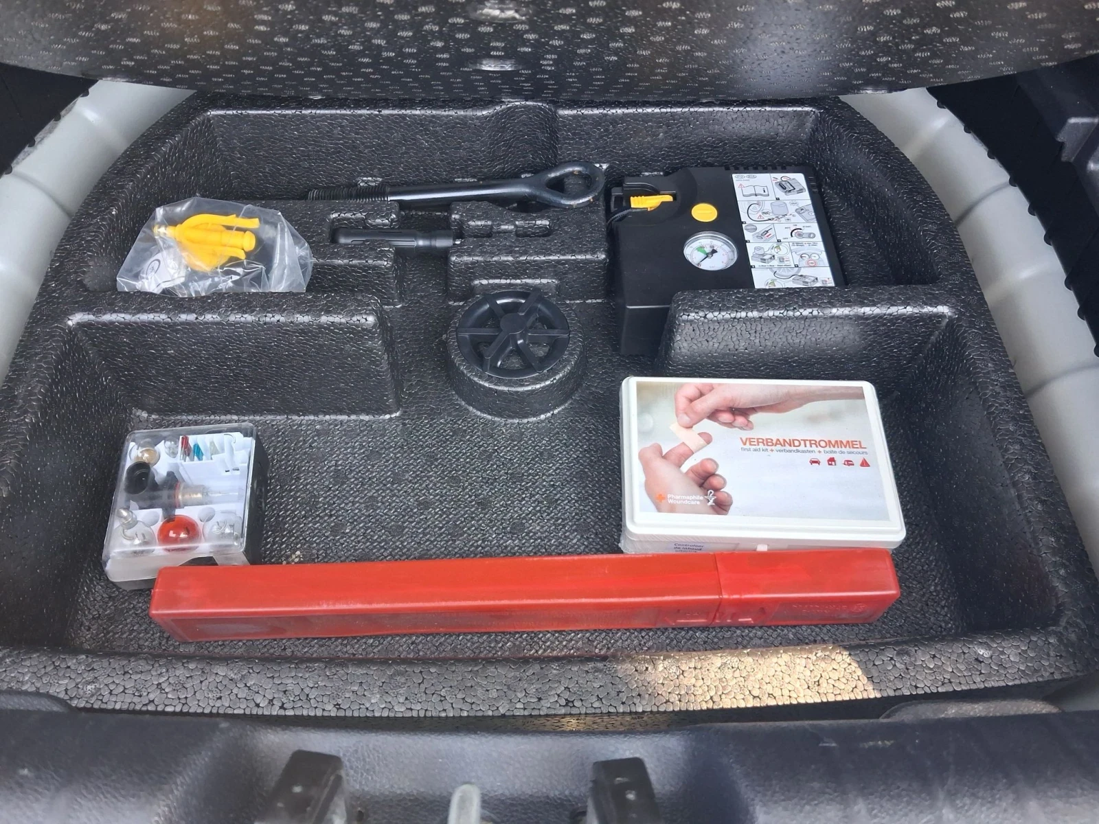 Kia Niro DYNAMICLINE, FACELIFT, 64KWH, SOH100%, термопомпа., снимка 6 - Автомобили и джипове - 55692412