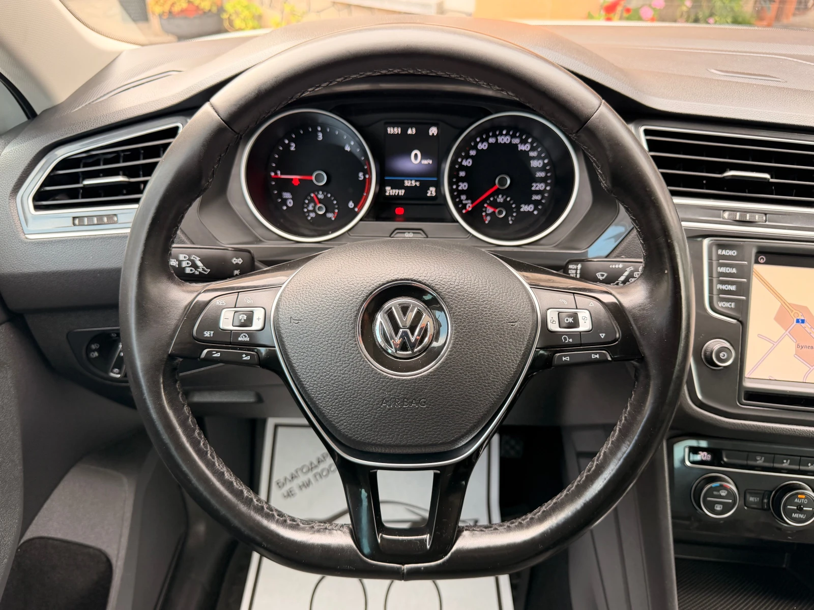 VW Tiguan 2.0TDI* 100%KM* KAMERA* PANORAMA* LIZING, снимка 6 - Автомобили и джипове - 55783026