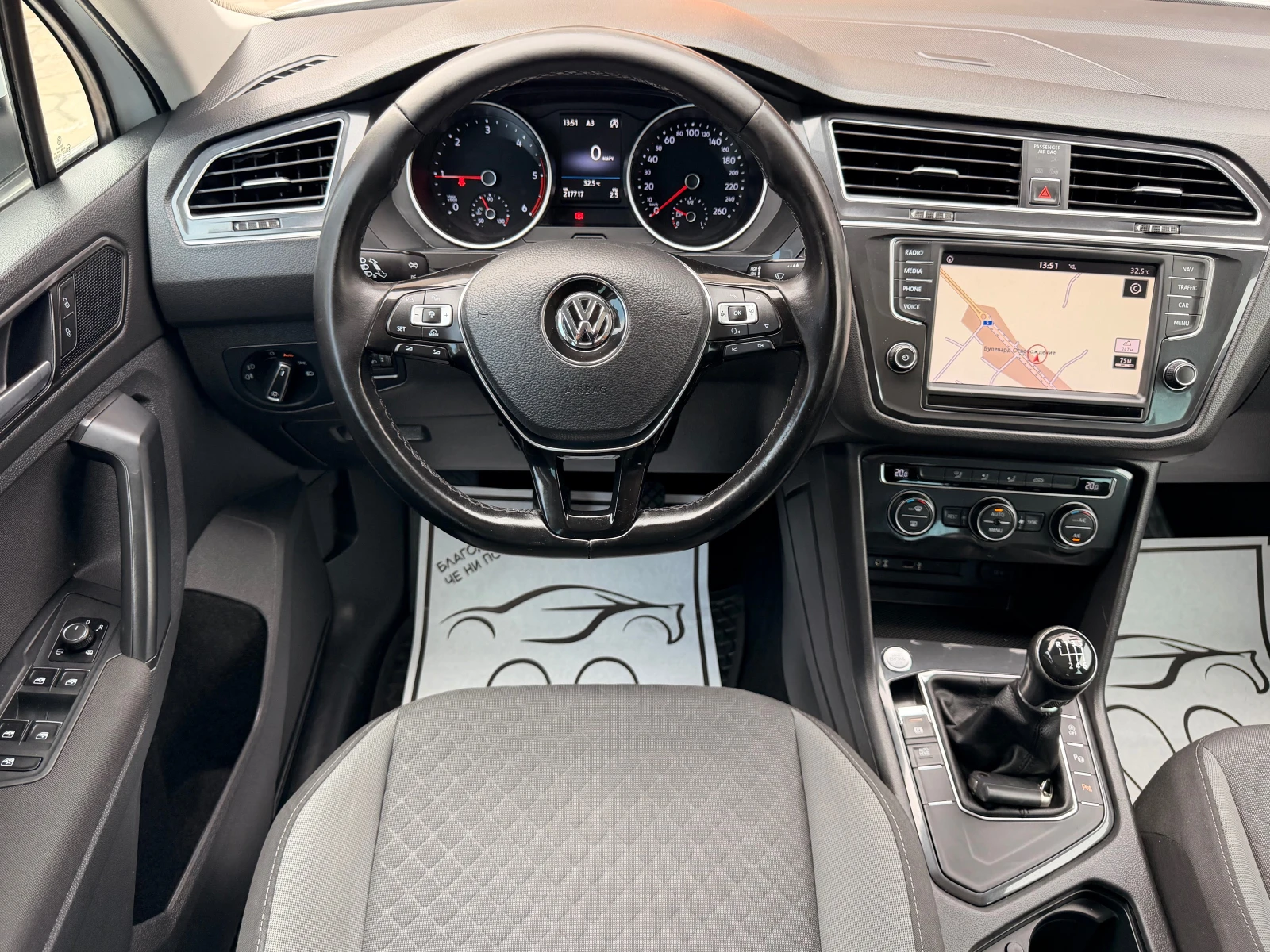 VW Tiguan 2.0TDI* 100%KM* KAMERA* PANORAMA* LIZING, снимка 2 - Автомобили и джипове - 55783026