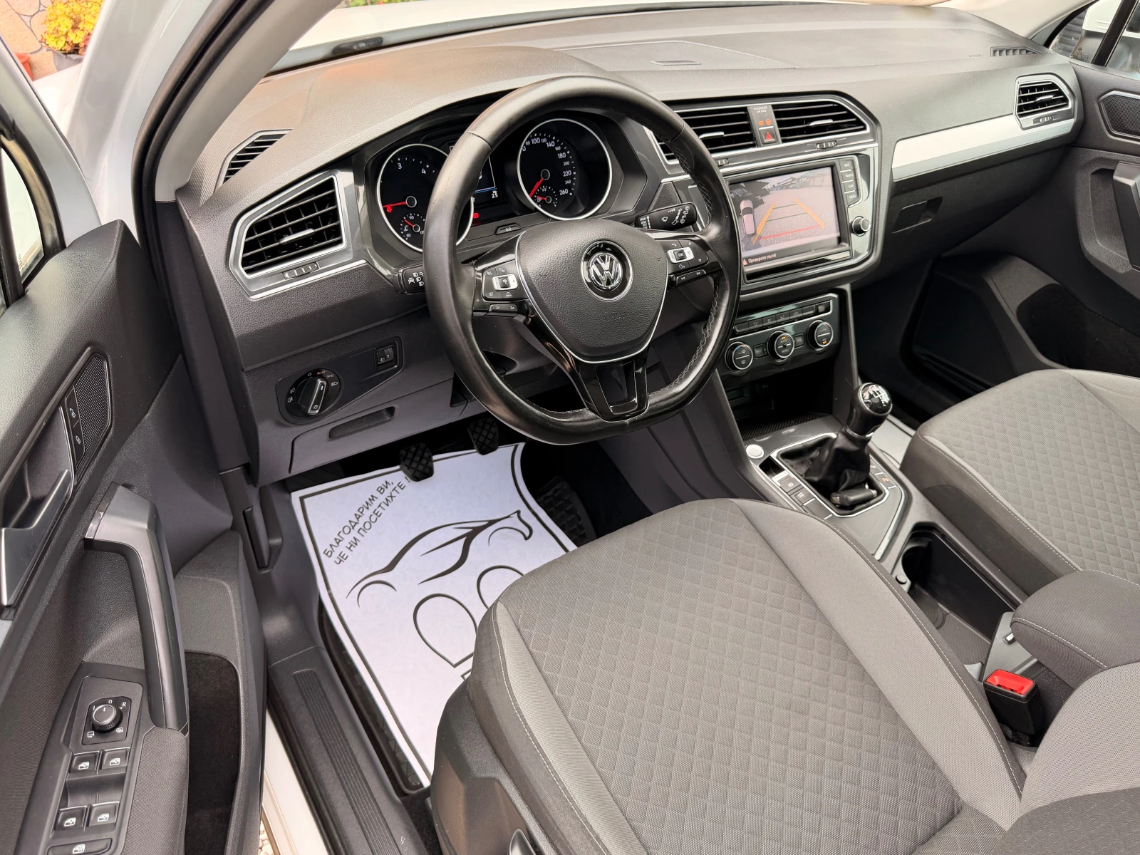 VW Tiguan 2.0TDI* 100%KM* KAMERA* PANORAMA* LIZING, снимка 16 - Автомобили и джипове - 55783026