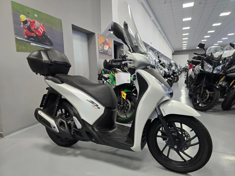 Honda Sh 150ie, ABS, Start-Stop!, снимка 2 - Мотоциклети и мототехника - 52933964