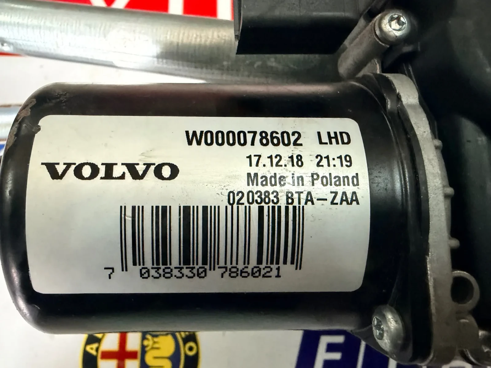 W000078602 Моторче  предни чистачки VOLVO XC60 2018 W000079537, снимка 2 - Части - 53916840