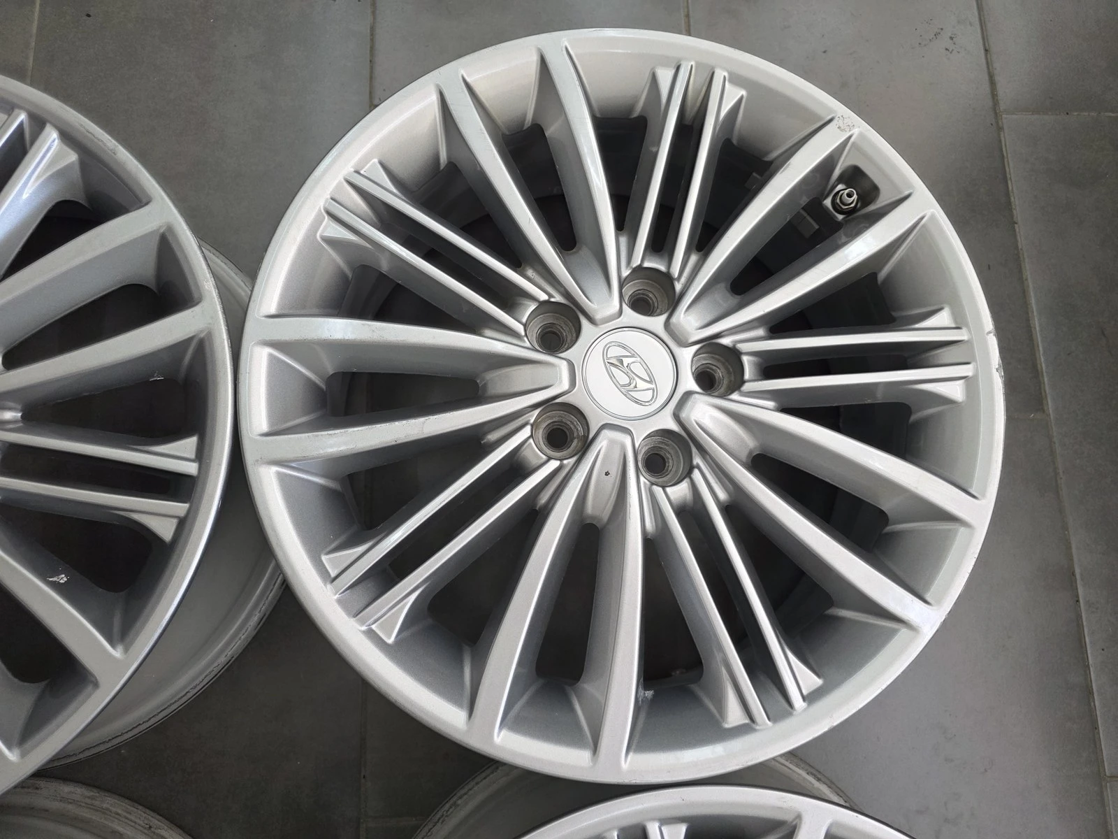 Джанти за Hyundai, снимка 6 - Гуми и джанти - 56719424