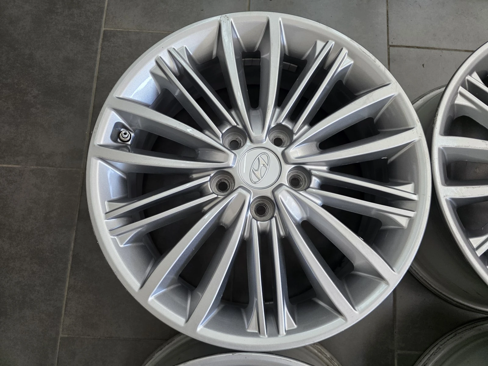 Джанти за Hyundai, снимка 5 - Гуми и джанти - 56719424