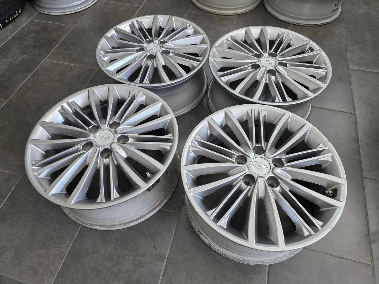 Джанти за Hyundai, снимка 4 - Гуми и джанти - 56719424