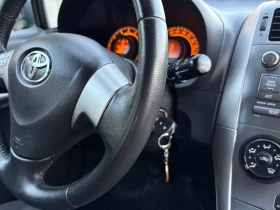 Toyota Auris 1.6i климатик# 136 000км#, снимка 12