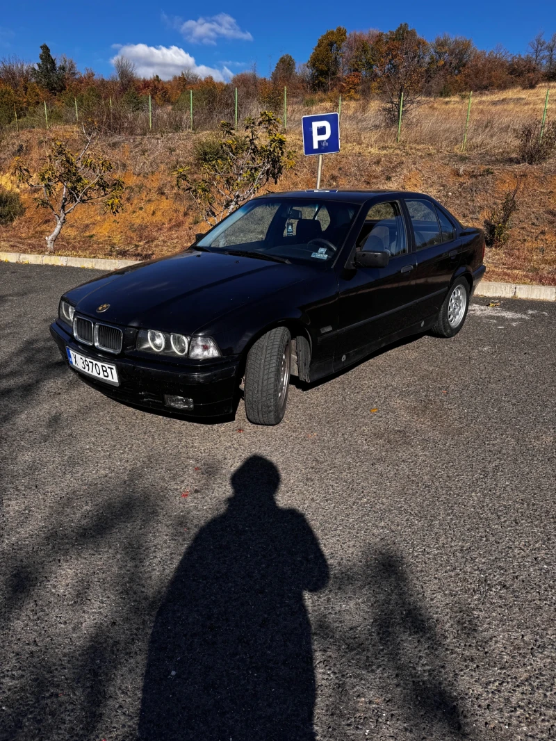 BMW 318 I, снимка 1 - Автомобили и джипове - 47855619