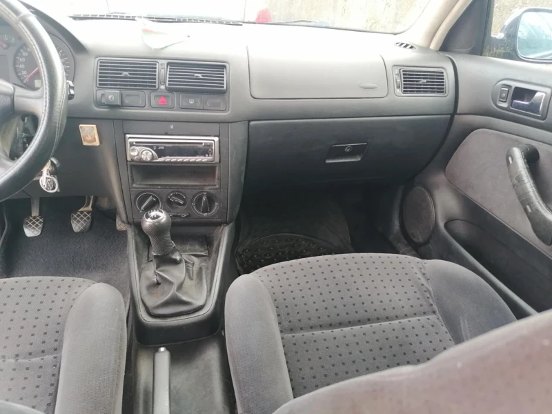 VW Golf Golf4 1.6 Benzin, снимка 10 - Автомобили и джипове - 48538437