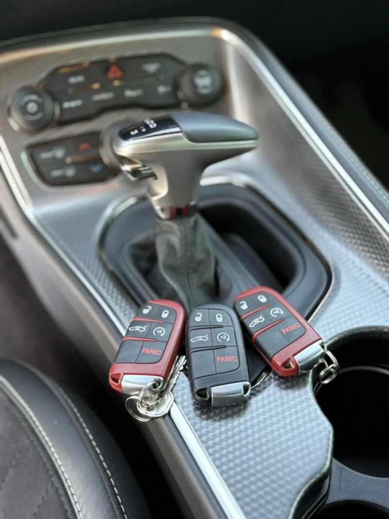 Dodge Challenger SRT, снимка 16 - Автомобили и джипове - 52430366