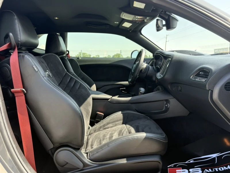 Dodge Challenger SRT, снимка 11 - Автомобили и джипове - 52430366