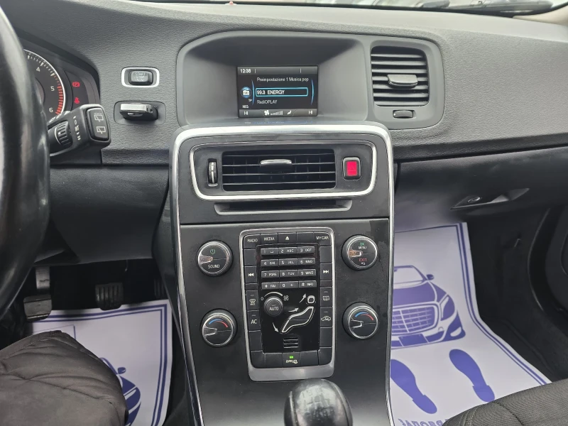Volvo V60 2.0d 163к.с Топ състояние , снимка 16 - Автомобили и джипове - 52828673