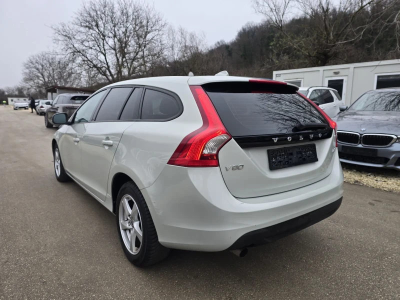 Volvo V60 2.0d 163к.с Топ състояние , снимка 3 - Автомобили и джипове - 52828673