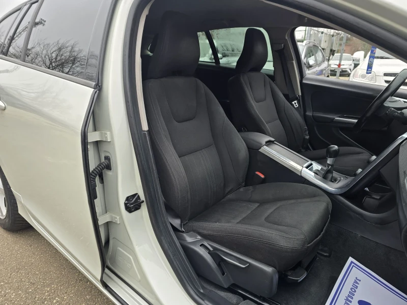Volvo V60 2.0d 163к.с Топ състояние , снимка 12 - Автомобили и джипове - 52828673