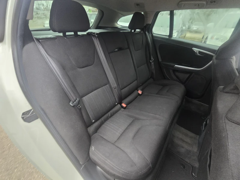 Volvo V60 2.0d 163к.с Топ състояние , снимка 14 - Автомобили и джипове - 52828673