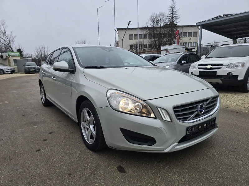 Volvo V60 2.0d 163к.с Топ състояние , снимка 2 - Автомобили и джипове - 52828673