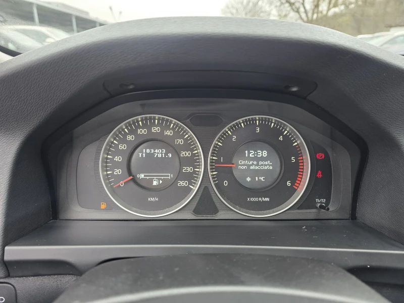 Volvo V60 2.0d 163к.с Топ състояние , снимка 17 - Автомобили и джипове - 52828673