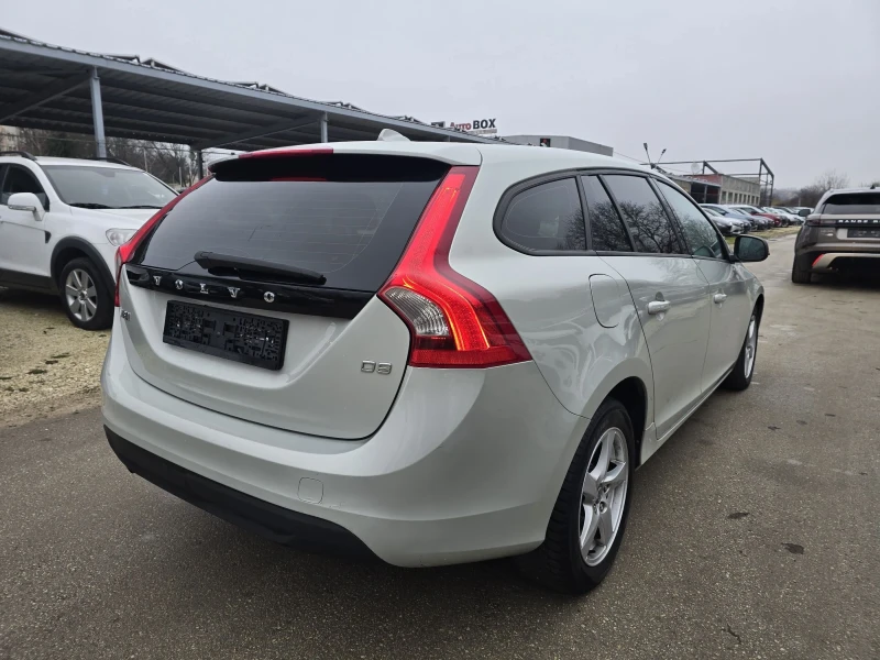 Volvo V60 2.0d 163к.с Топ състояние , снимка 4 - Автомобили и джипове - 52828673