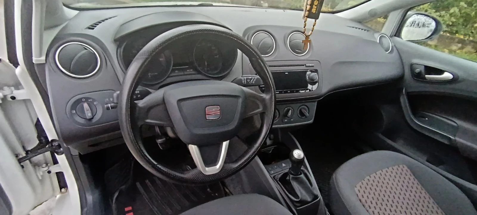 Seat Ibiza 1.2 бензин, снимка 7 - Автомобили и джипове - 54181457