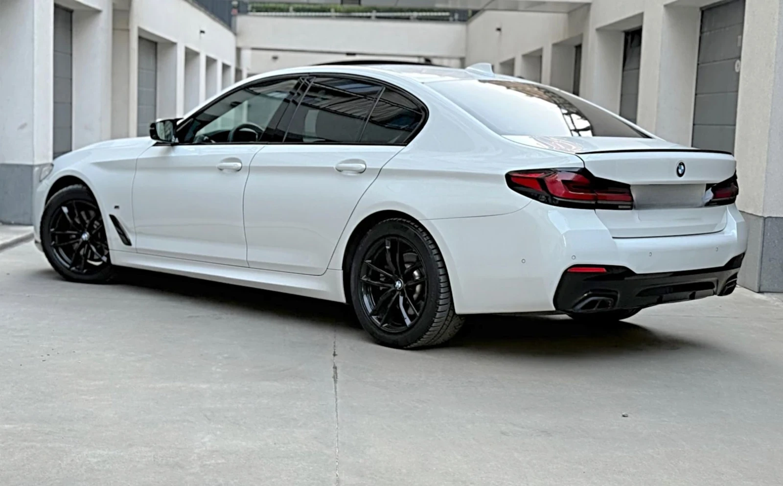 BMW 520 BMW 520d* M SPORT* Individual* Assist+ * Digital*  - изображение 9