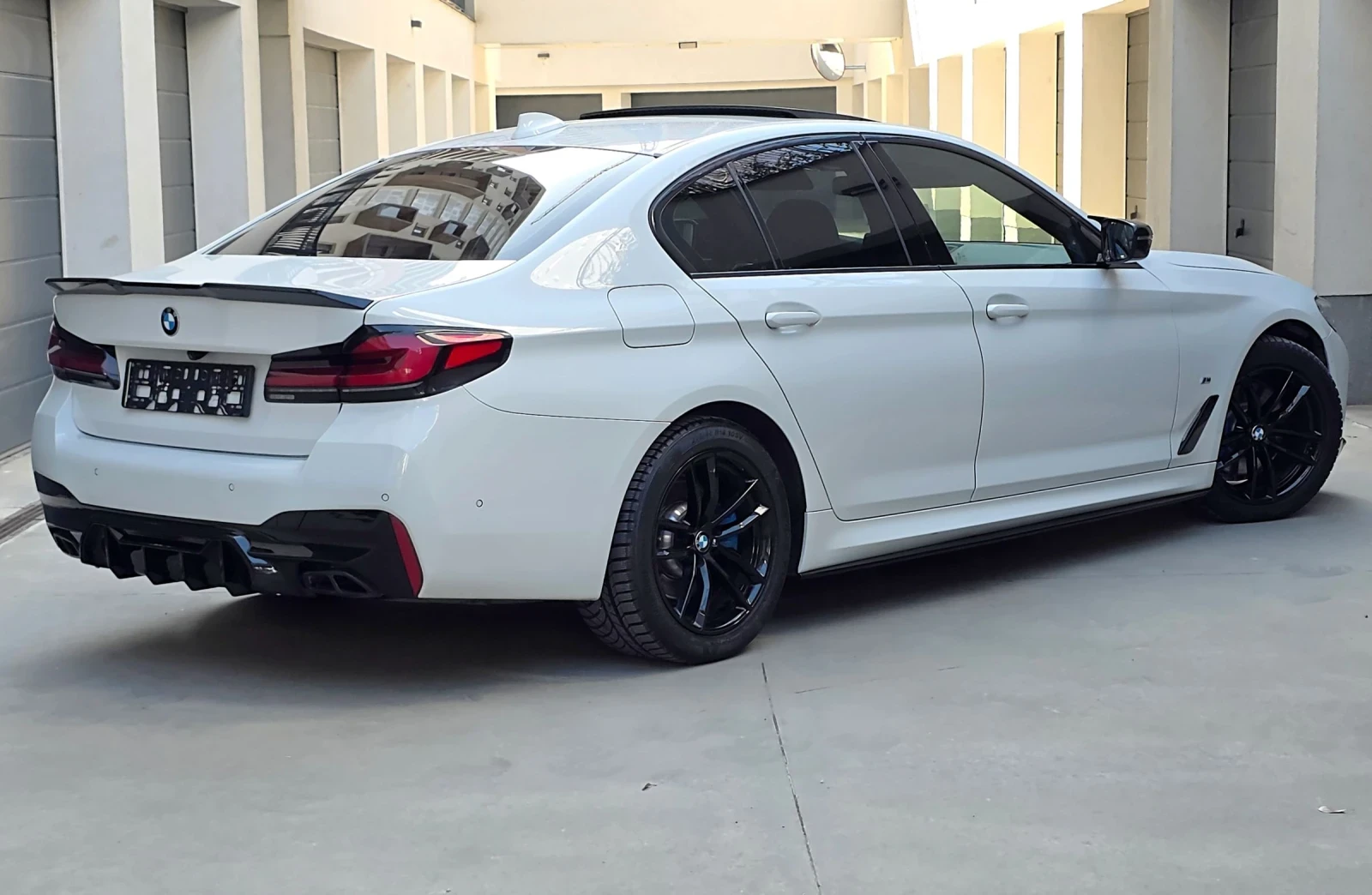 BMW 520 BMW 520d* M SPORT* Individual* Assist+ * Digital* , снимка 5 - Автомобили и джипове - 51544393