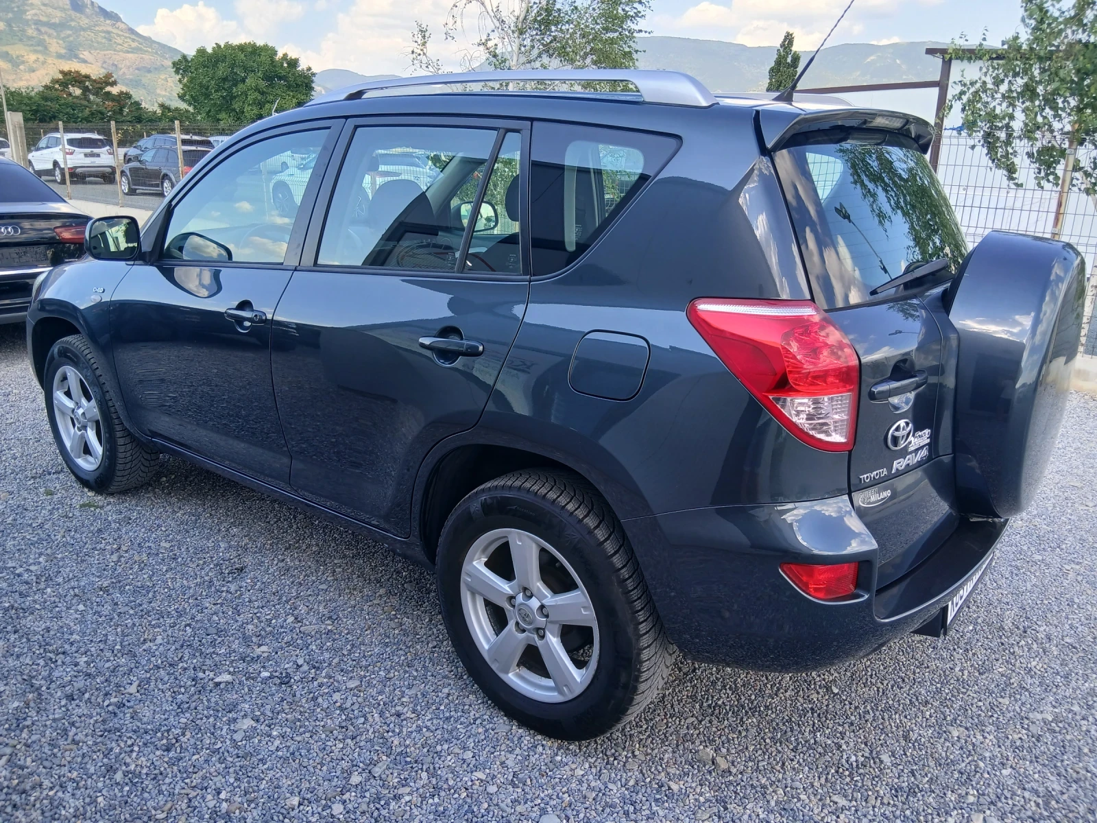 Toyota Rav4 КАТО НОВ, снимка 8 - Автомобили и джипове - 52170187