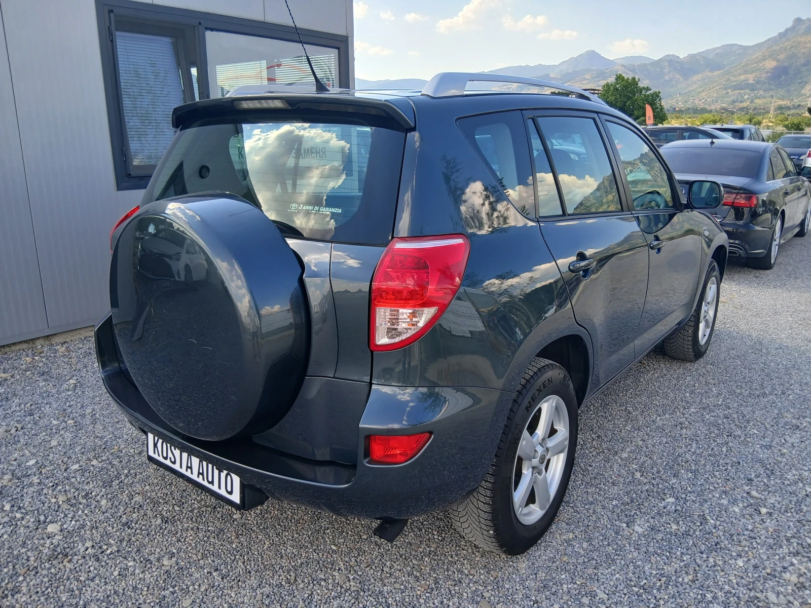 Toyota Rav4 КАТО НОВ, снимка 4 - Автомобили и джипове - 52170187