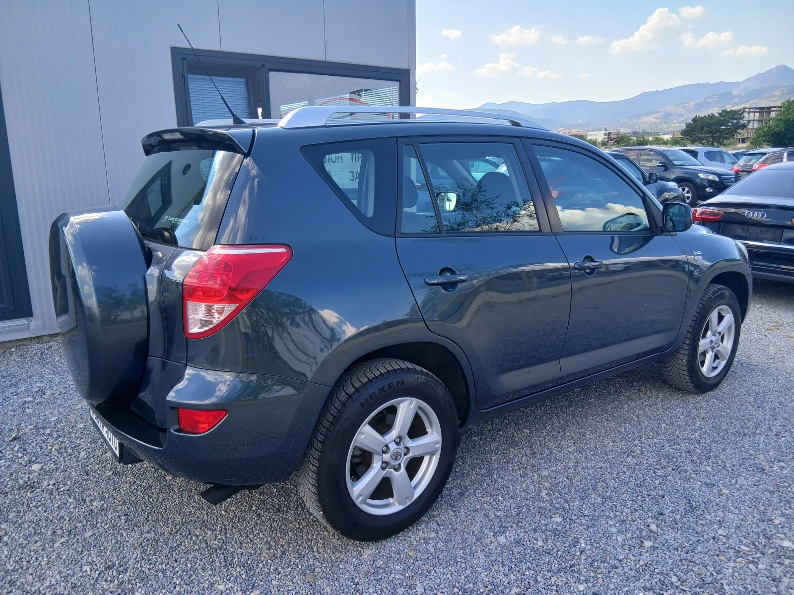 Toyota Rav4 КАТО НОВ, снимка 3 - Автомобили и джипове - 52170187