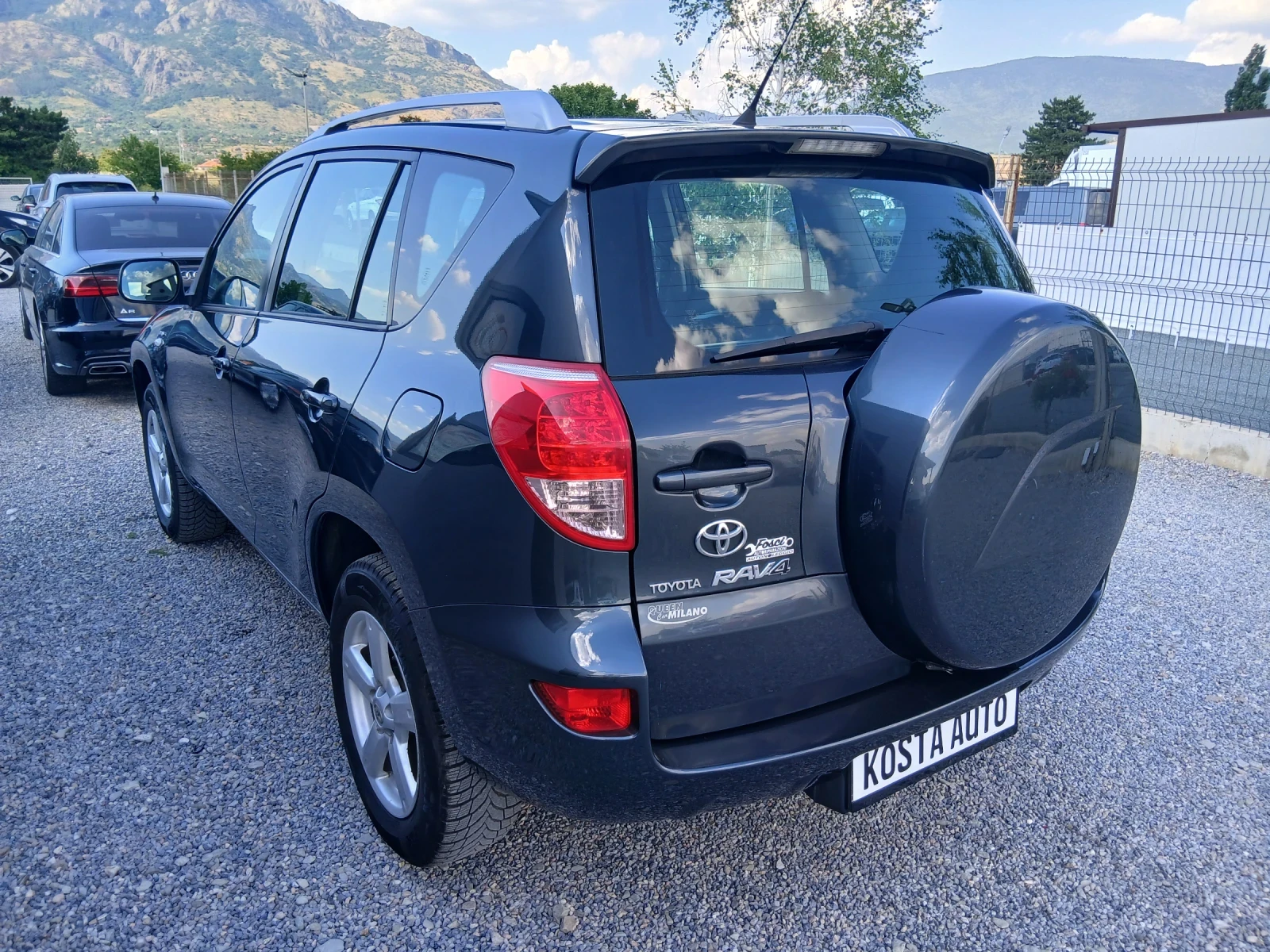 Toyota Rav4 КАТО НОВ, снимка 7 - Автомобили и джипове - 52170187