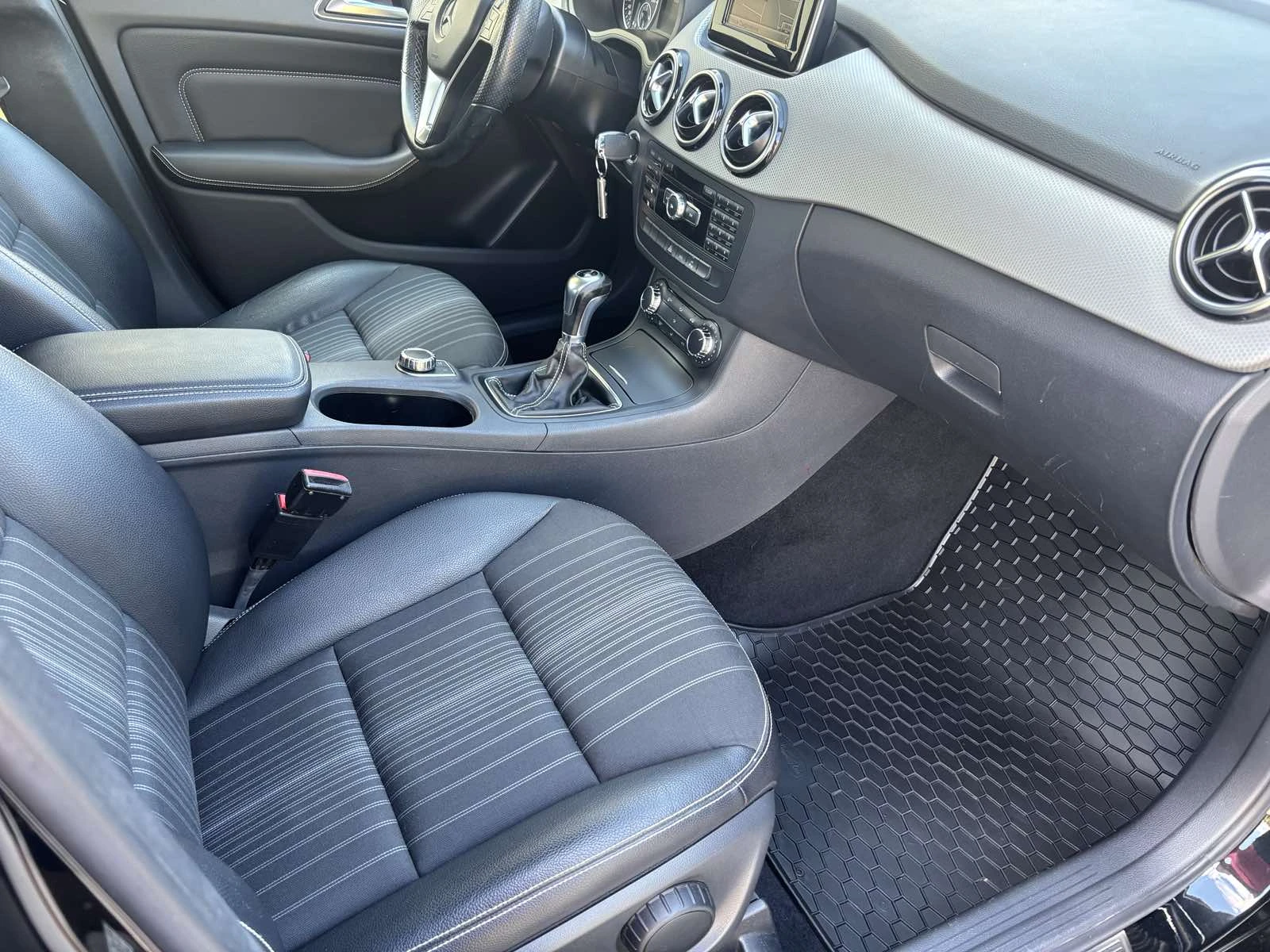 Mercedes-Benz B 200, снимка 15 - Автомобили и джипове - 55971028