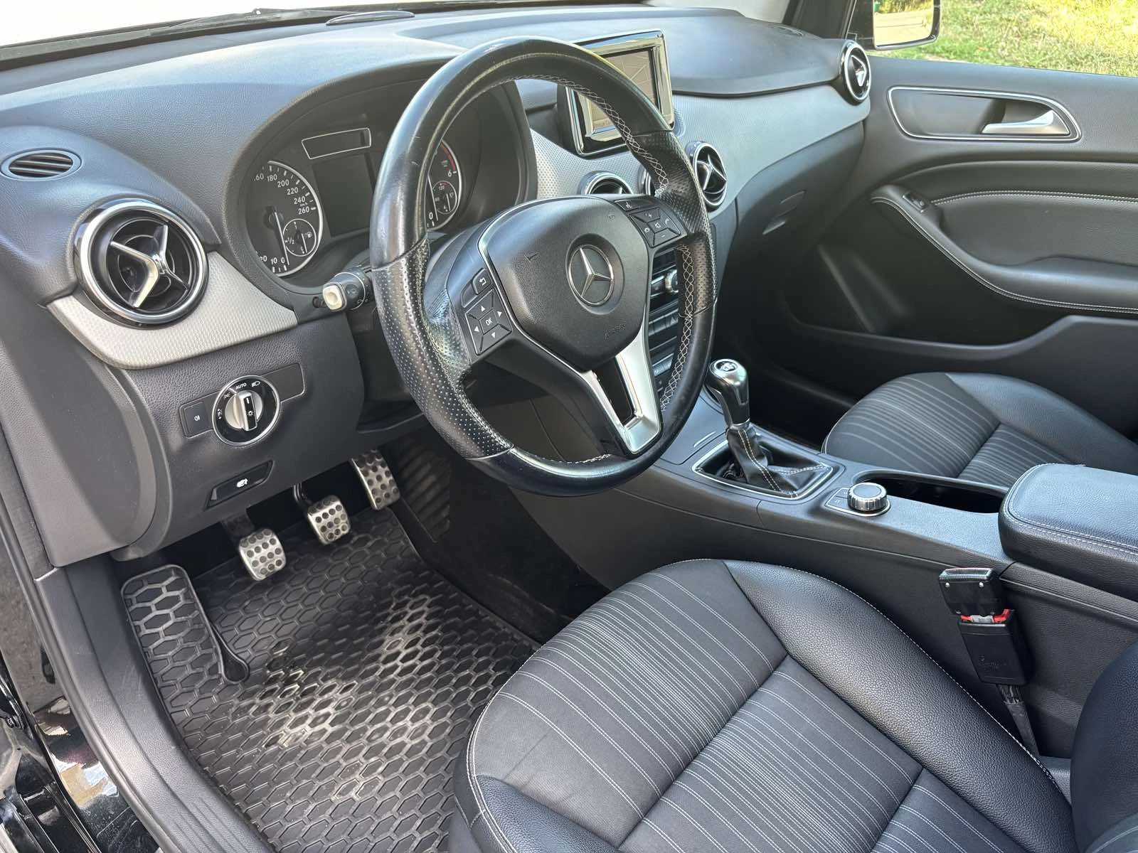 Mercedes-Benz B 200, снимка 10 - Автомобили и джипове - 55971028