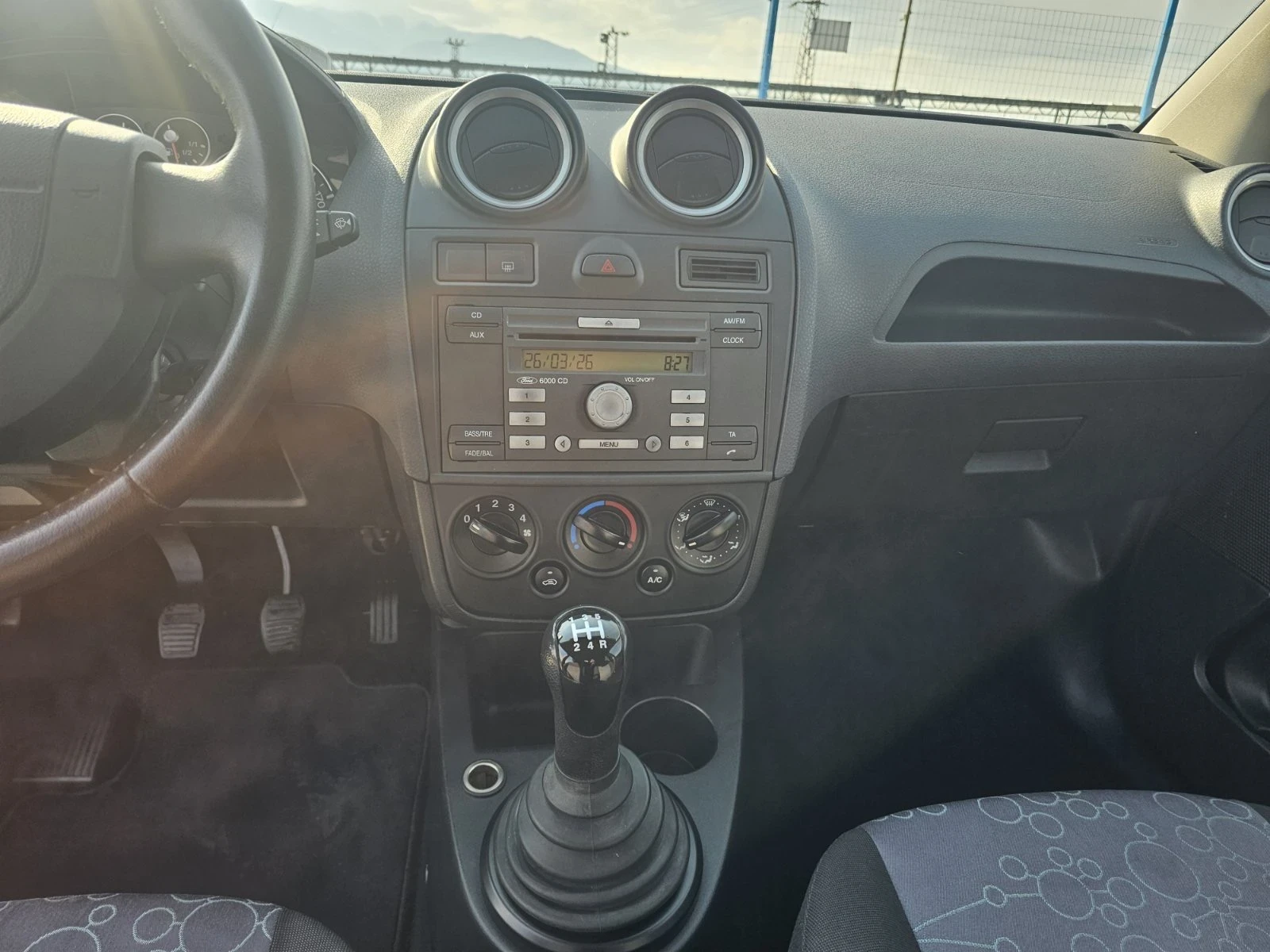Ford Fiesta 1.2i, снимка 10 - Автомобили и джипове - 54030520