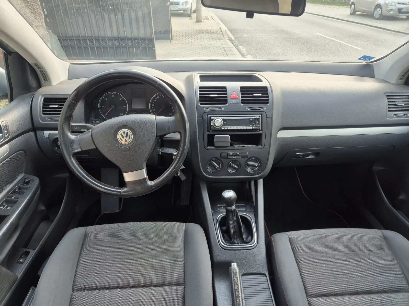 VW Golf 1.9 tdi , снимка 12 - Автомобили и джипове - 54416795