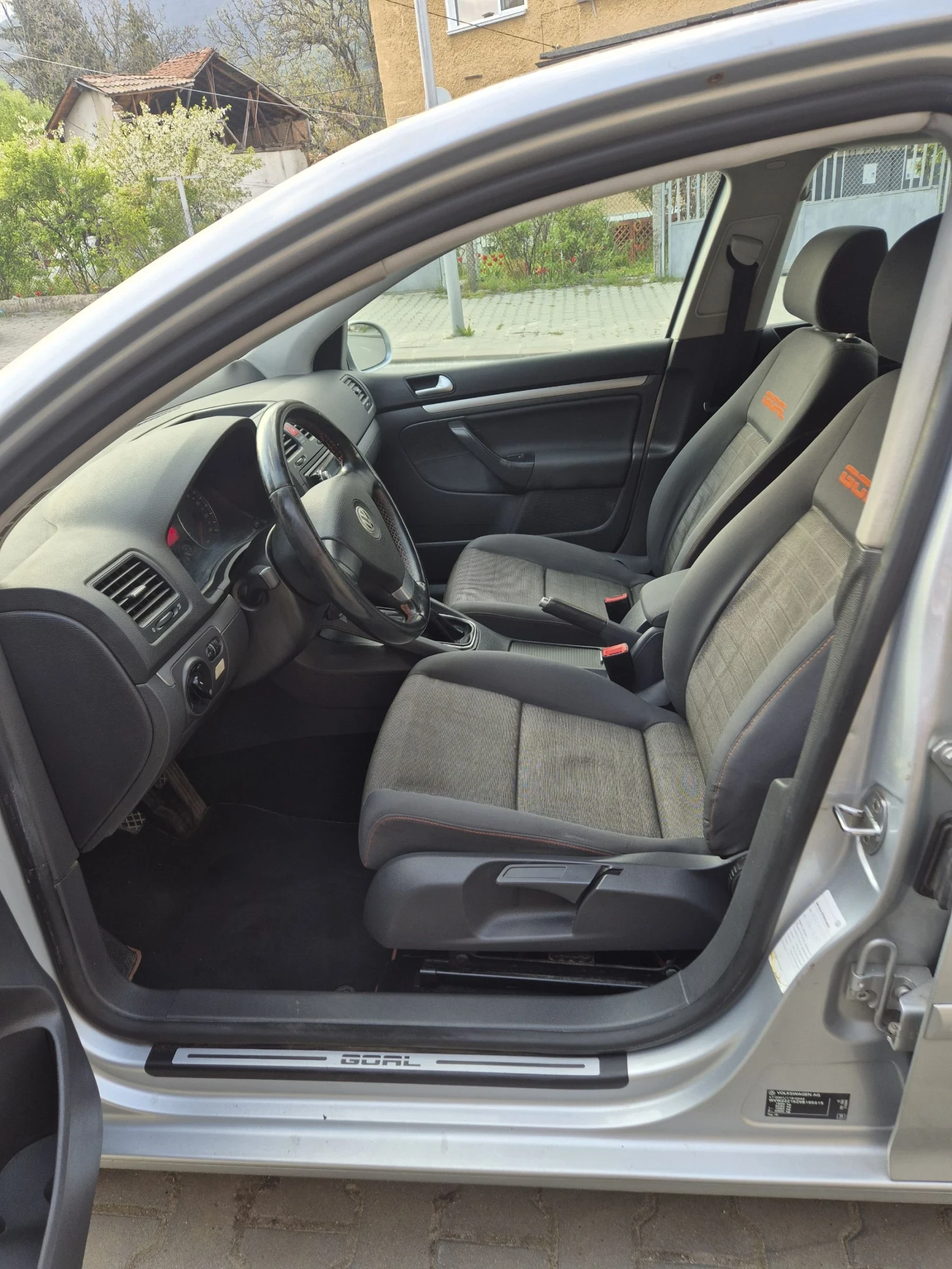 VW Golf 1.9 tdi , снимка 9 - Автомобили и джипове - 54416795