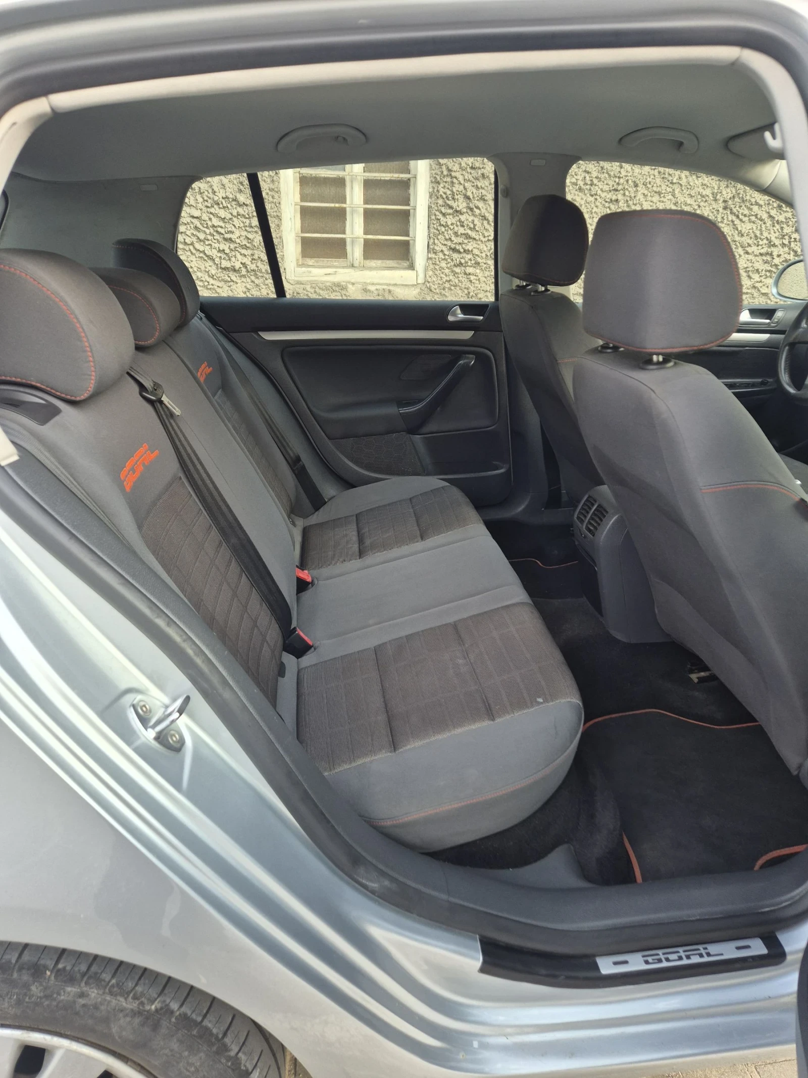 VW Golf 1.9 tdi , снимка 8 - Автомобили и джипове - 54416795