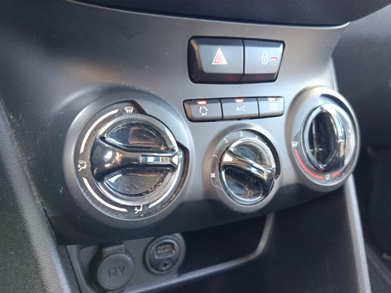 Peugeot 208, снимка 10 - Автомобили и джипове - 54456959