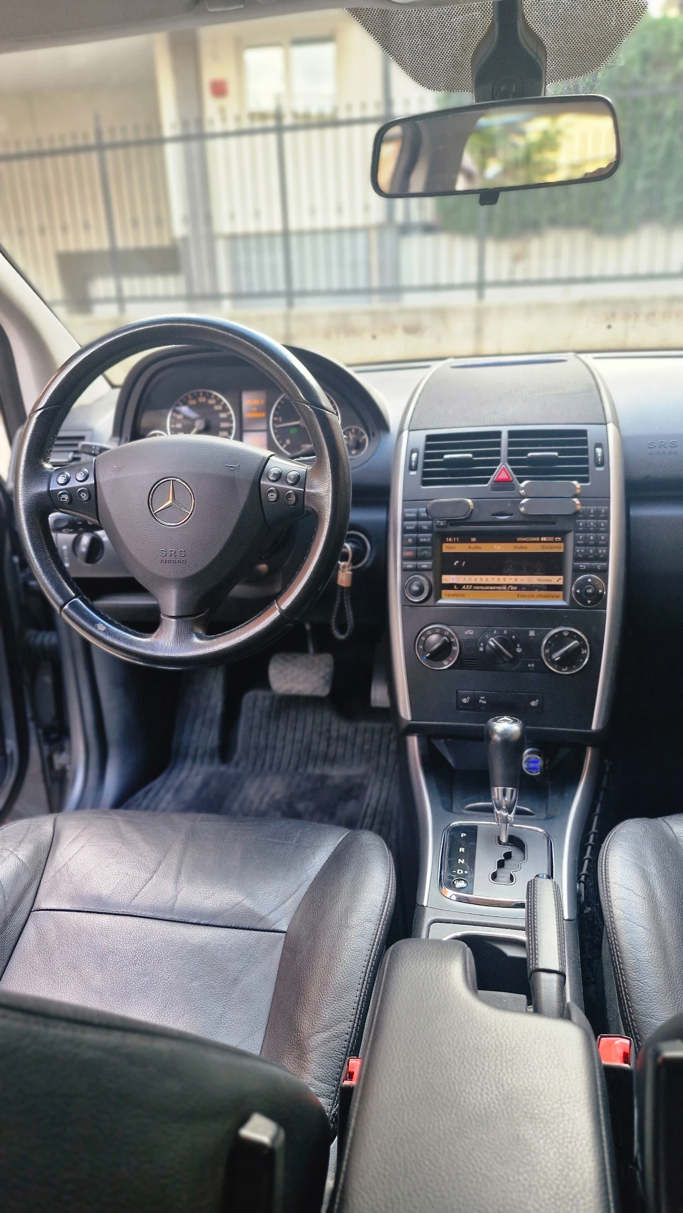 Mercedes-Benz A 180 PREMIUM , снимка 10 - Автомобили и джипове - 56650136
