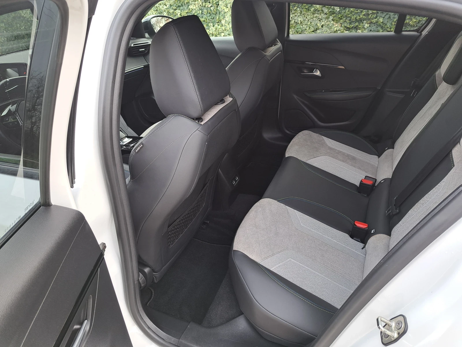 Peugeot 208 �-GT lain | Mobile.bg � ����������� 11