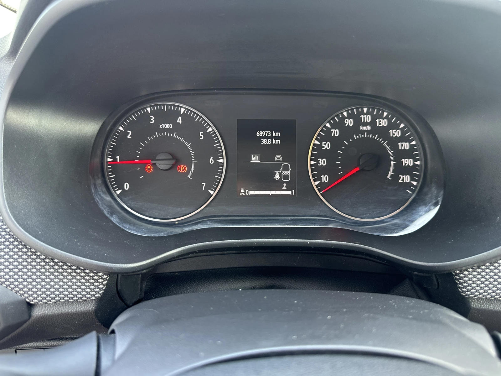 Dacia Sandero, снимка 9 - Автомобили и джипове - 54803349