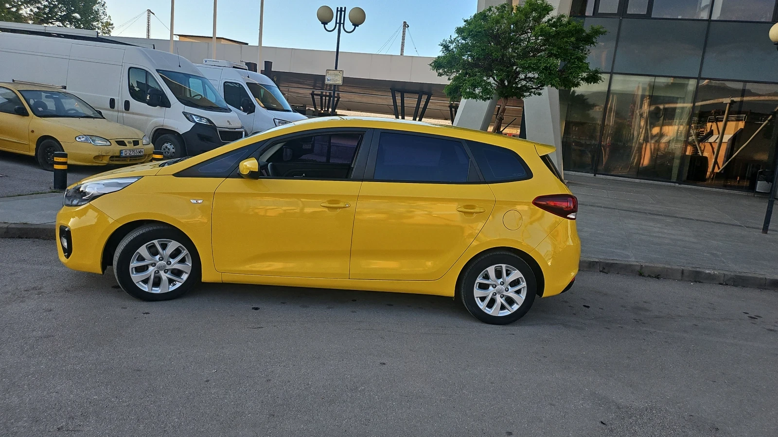 Kia Carens 2000 ГАЗ ТЕЧНА ФАЗА 6 + 1, снимка 4 - Автомобили и джипове - 55079710