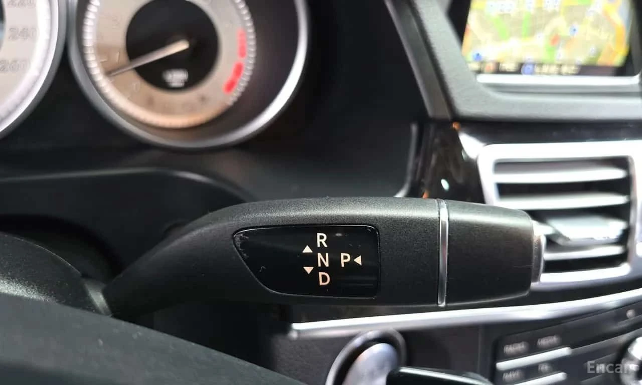 Mercedes-Benz E 300 4MATIC Avantgarde * КРАЙНА ЦЕНА ДО БЪЛГАРИЯ * , снимка 9 - Автомобили и джипове - 55569547