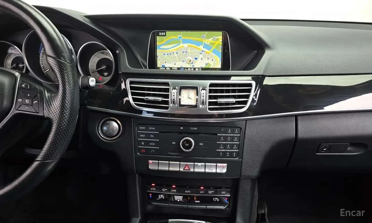 Mercedes-Benz E 300 4MATIC Avantgarde * КРАЙНА ЦЕНА ДО БЪЛГАРИЯ * , снимка 13 - Автомобили и джипове - 55569547